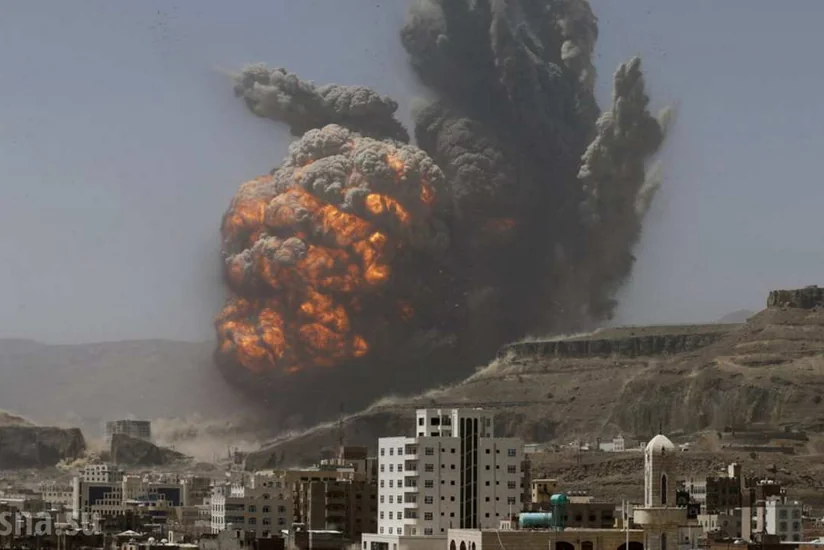 Ərəb koalisiyası Yəməndə husilərin mövqelərini bombalayıb