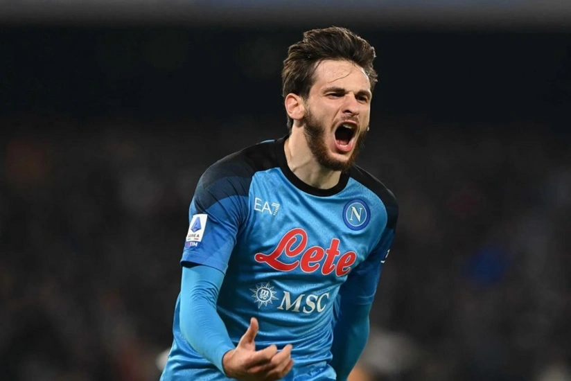 Napolinin gürcüstanlı futbolçusu zədəsini sağaldıb