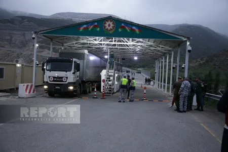 ICRC trucks pass through Lachin-Khankandi road 