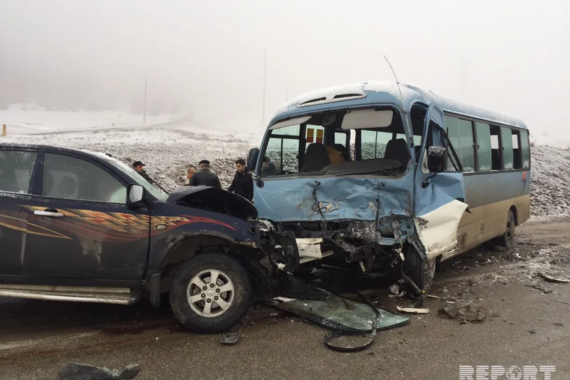 В Гусарах пассажирский автобус попал в аварию, пострадали более 10 человек - ФОТО