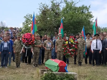 Hərbi hissədə bədbəxt hadisə nəticəsində həlak olan hərbçi dəfn edilib - FOTO - VİDEO - ƏLAVƏ OLUNUB