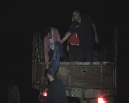 Zaqatalada azyaşlılar çayda köməksiz vəziyyətdə qaldı