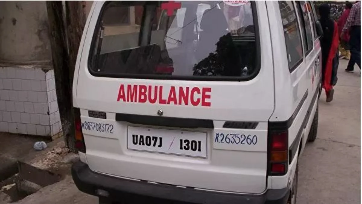 Hindistanda gəmi çevrilib, 7 nəfər ölüb, onlarla insan itkin düşüb