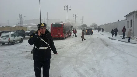 Snowy weather caused bus route delays in Baku - PHOTO