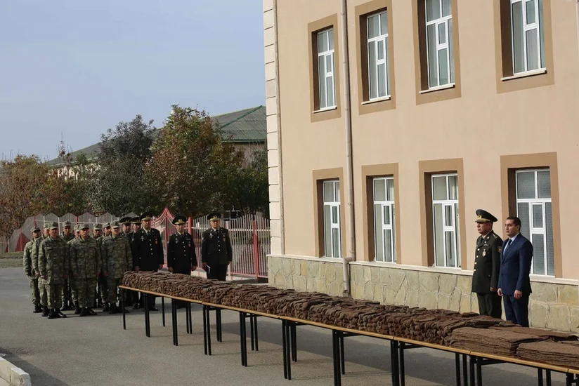 Əlahiddə Ümumqoşun Ordunun hərbi hissəsinə isti qış geyimləri verilib