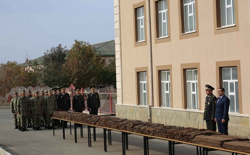 Əlahiddə Ümumqoşun Ordunun hərbi hissəsinə isti qış geyimləri verilib