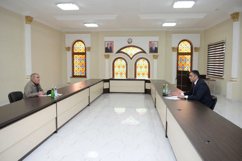 Rabitə və yüksək texnologiyalar naziri Xaçmazda vətəndaşlarla görüşüb