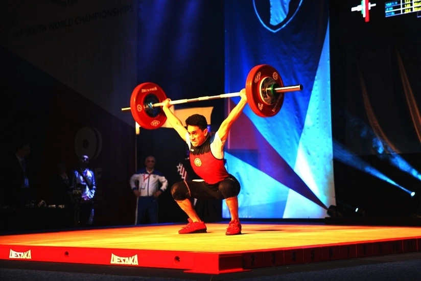 Ağır atlet Ömər Cavadov dünya birinciliyində bürünc medal qazanıb