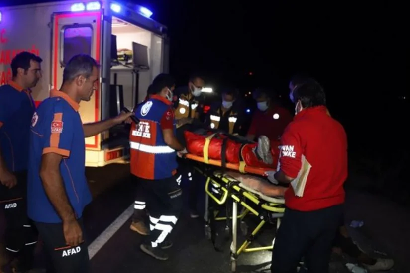 В Турции перевернулся автобус с мигрантами, есть погибший и раненые