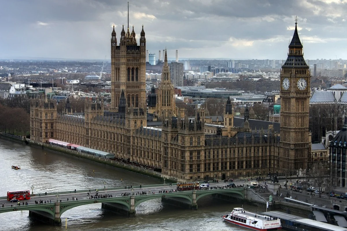 Britaniya parlamenti Vestminster sarayını tərk edəcək