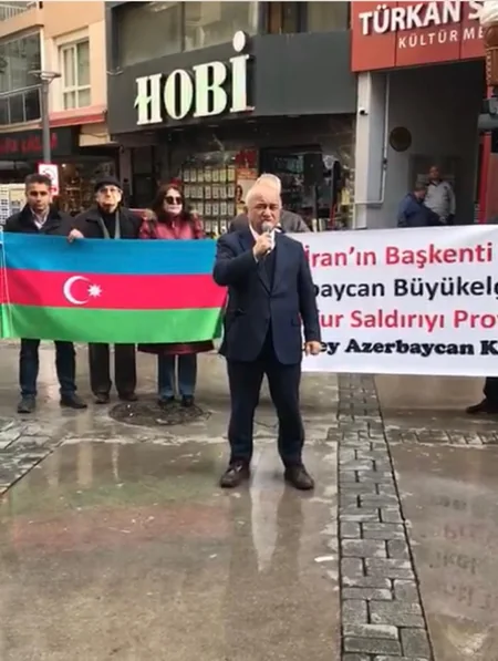 İzmirdə Azərbaycanın İrandakı səfirliyinə edilən hücuma etiraz olaraq aksiya keçirilib