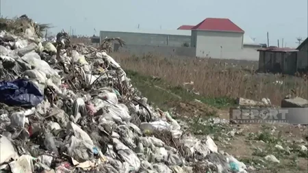 Biləsuvarda məişət tullantıları səbəbindən kəndi üfunət bürüyüb