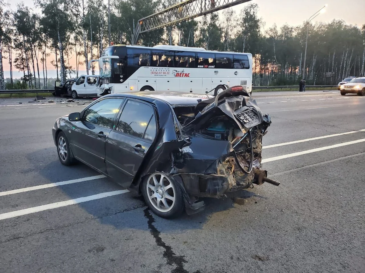 Во Владимирской области РФ три человека погибли в ДТП с автобусом