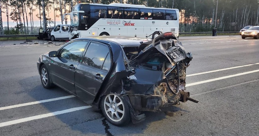 Rusiyanın Vladimir vilayətində avtomobil qəzasında üç nəfər ölüb