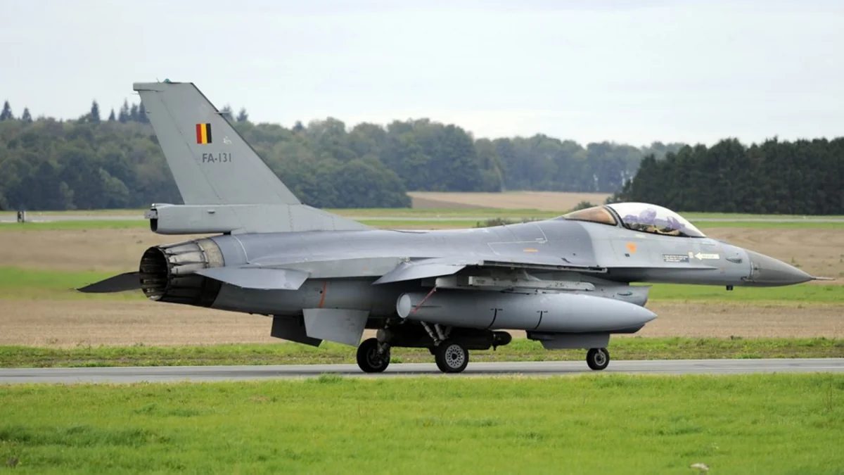 Во Франции разбился истребитель F-16, пилоты невредимы