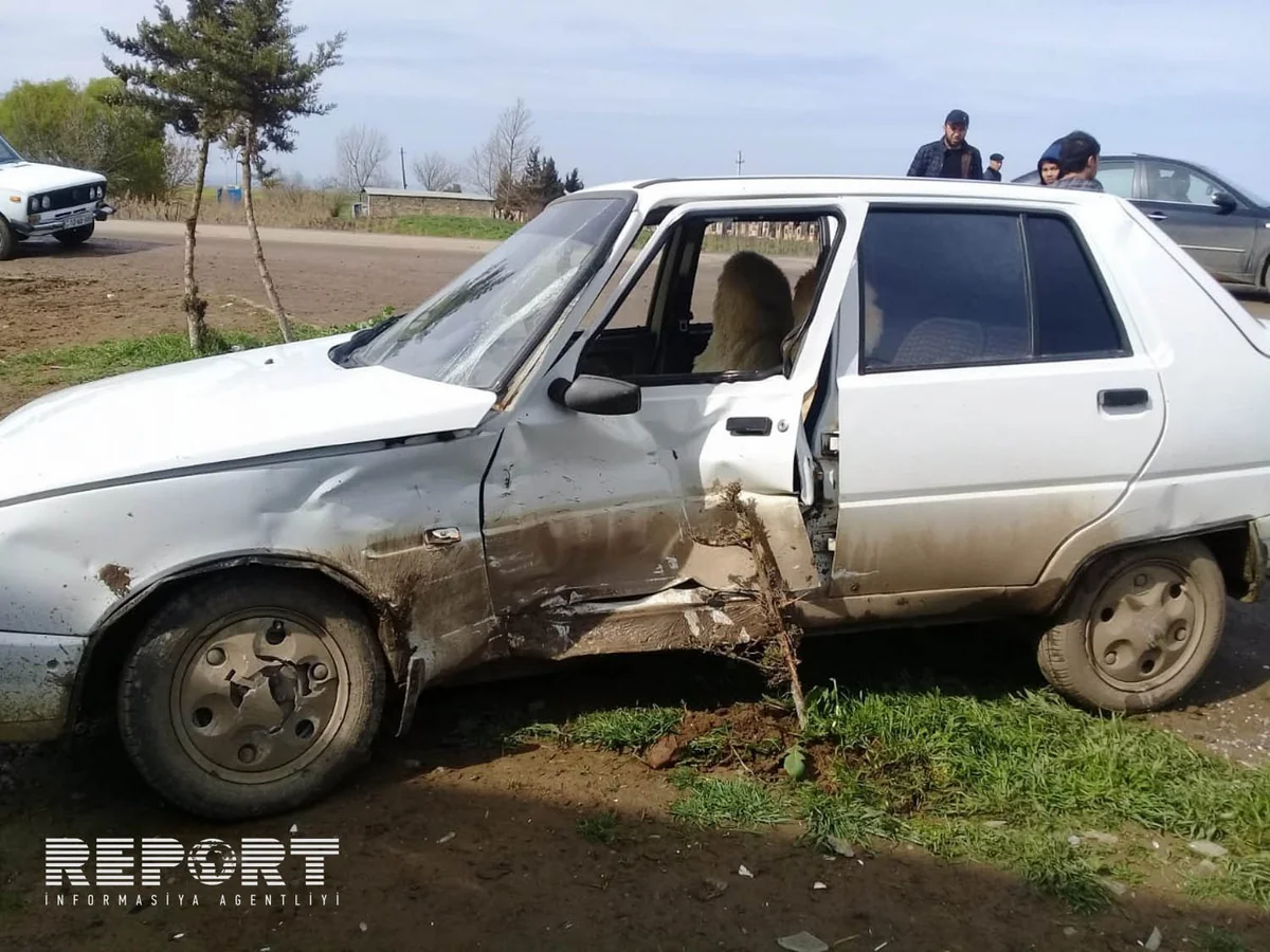 Biləsuvarda iki minik avtomobili toqquşub - FOTO