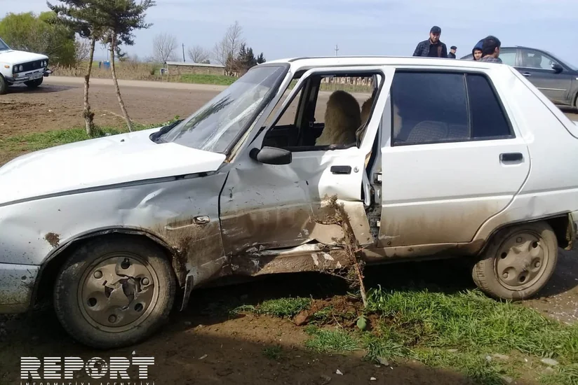 В южном регионе Азербайджана столкнулись два легковых автомобиля - ФОТО
