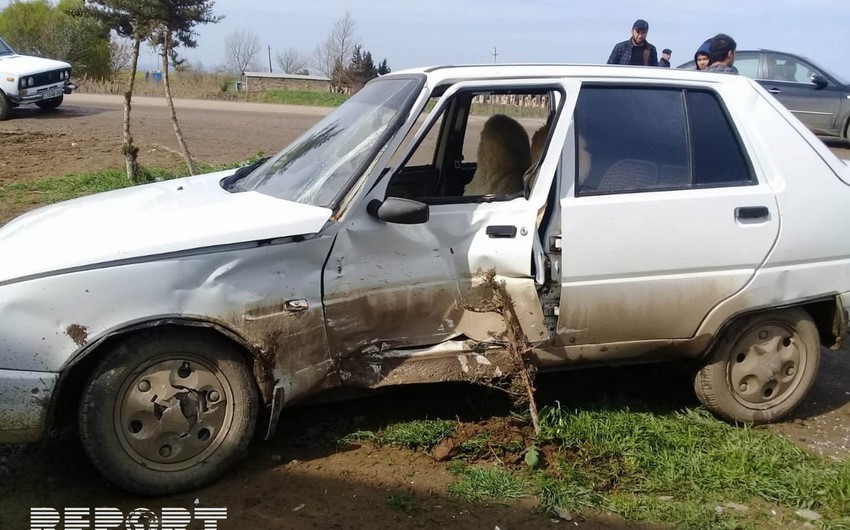 Biləsuvarda iki minik avtomobili toqquşub - FOTO