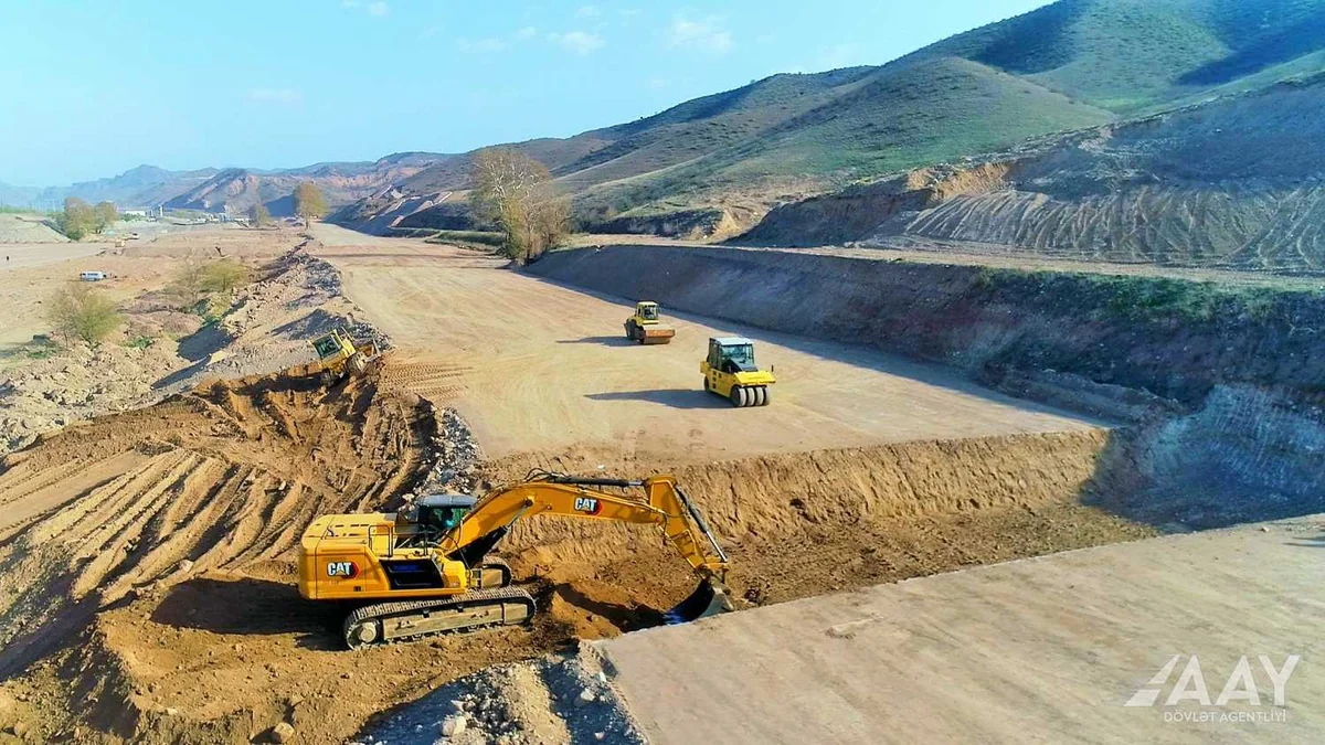 Xudafərin-Qubadlı-Laçın avtomobil yolunun tikintisi sürətlə davam etdirilir