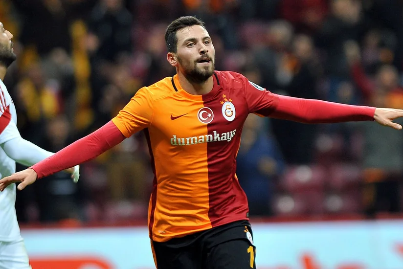 Fənərbağça Qalatasarayın sabiq futbolçusunu transfer etdi