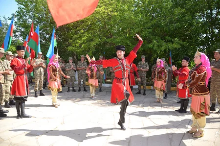 В Азербайджанской армии прошли мероприятия по случаю Дня Республики