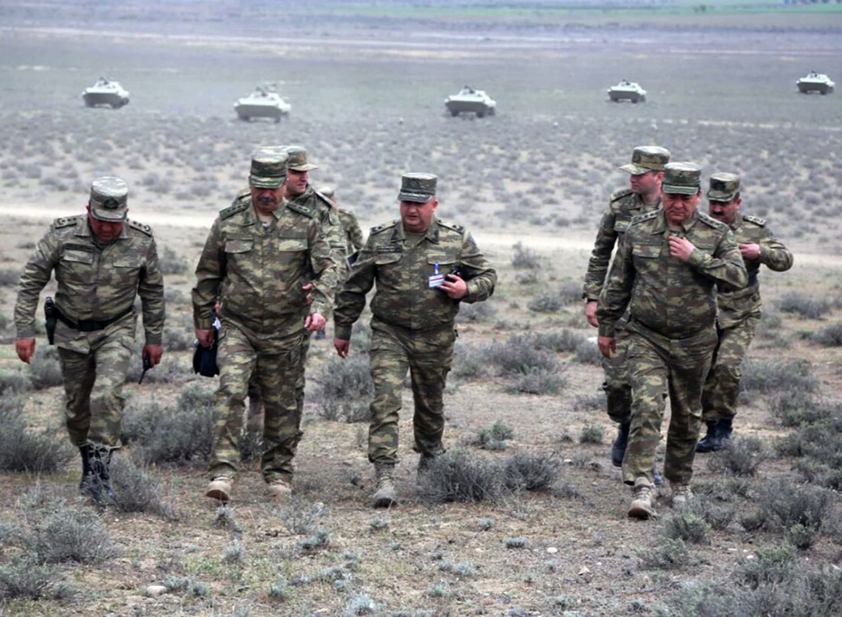 Azərbaycan müdafiə naziri təlimlərdəki vəziyyətə dair məruzələri dinləyib