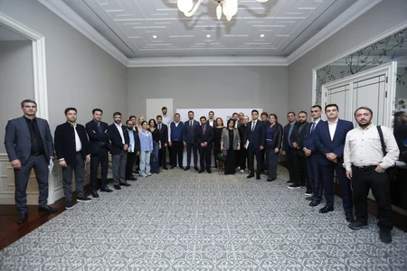 Dövlət qurumlarının rəhbər nümayəndələri üçün rəqəmsal liderlik üzrə təlimlər keçirilib