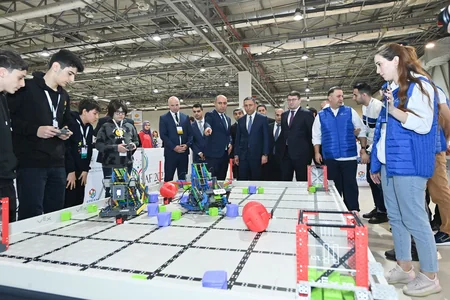 SAF 2023-ün üçüncü günündə dövlət rəsmiləri yarışları izləyiblər 