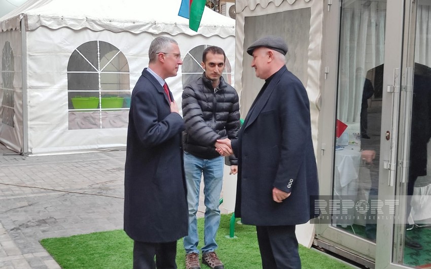 Britaniyanın Azərbaycandakı səfiri Orxan Əsgərovun yas mərasimində iştirak edib