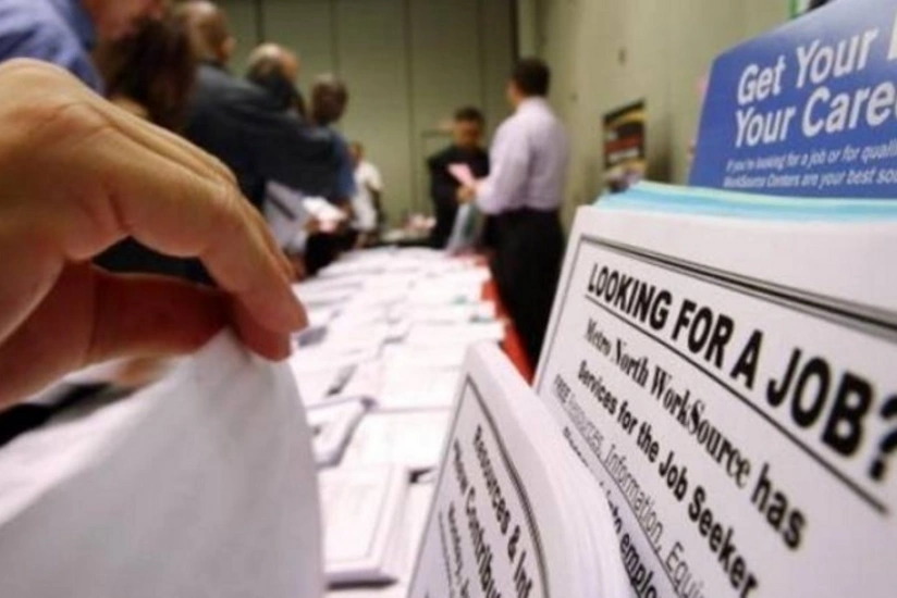 Applications for US unemployment benefits dip to 210,000