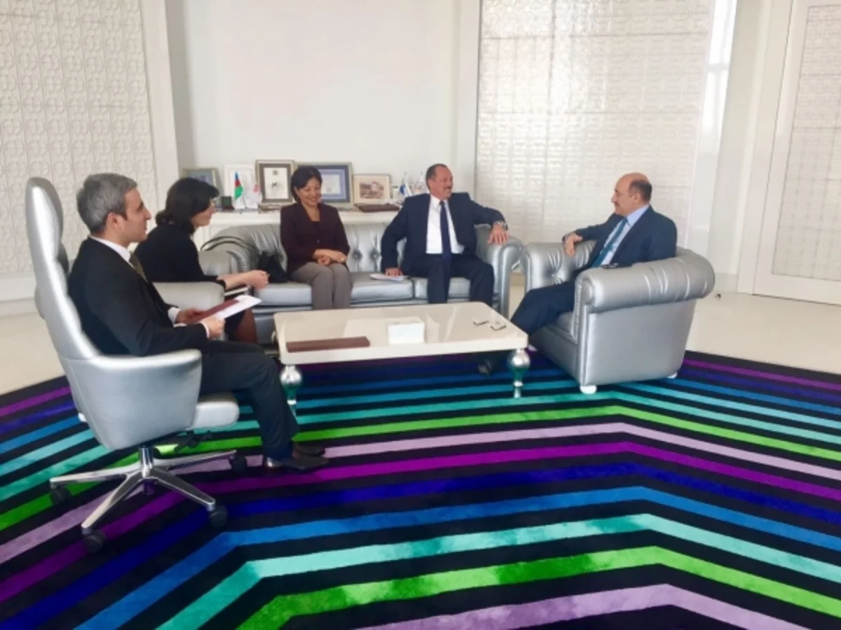 Əbülfəs Qarayev Kubanın Azərbaycandakı səfiri ilə görüşüb