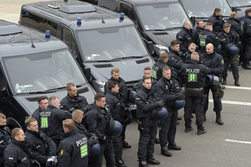 В Германии 50 выпускников пытались штурмовать полицейский участок