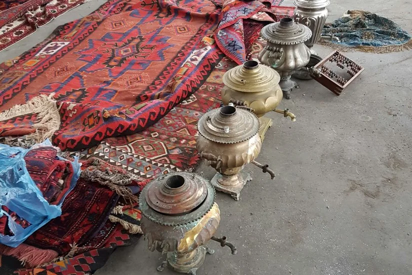 Azərbaycan vətəndaşının qanunsuz yolla ölkədən çıxarmaq istədiyi əntiq əşyalar saxlanılıb