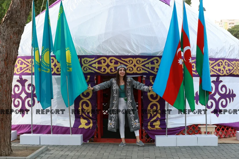 Bakı sakinləri və şəhərin qonaqları Dənizkənarı Parkda Qazaxıstan yeməklərini dadıblar