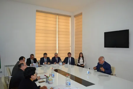 Mədəniyyət naziri Hacıqabulda vətəndaşları qəbul edib