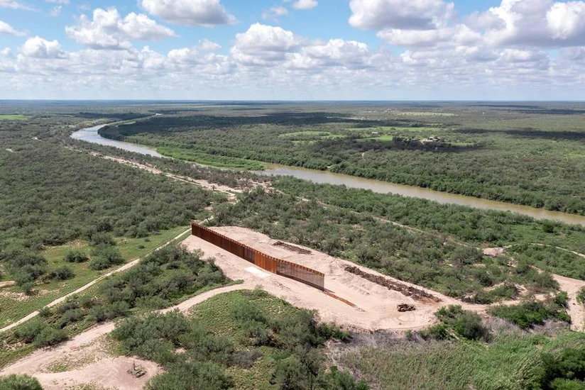 Texas halts funding for border wall construction with Mexico