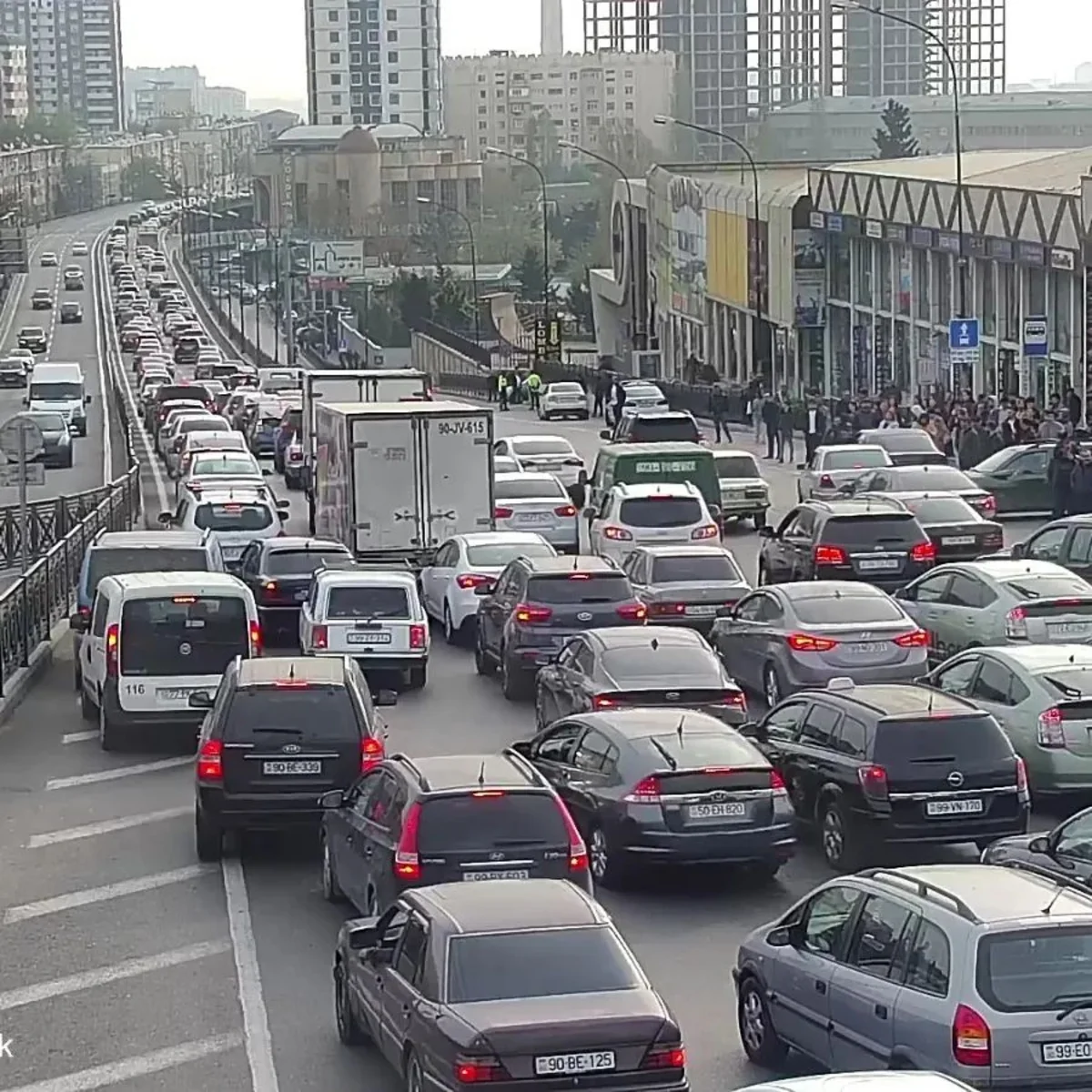 Bakının bir sıra yollarında tıxac var – SİYAHI