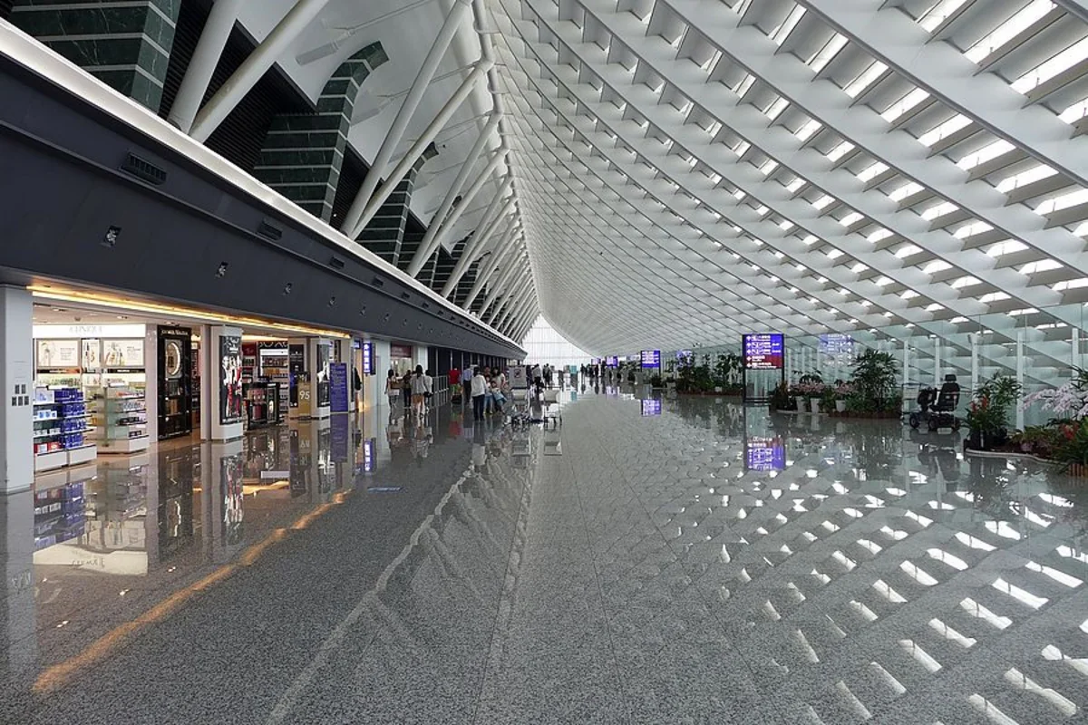 Taiwan closes 2 airports amid Chinese military drills