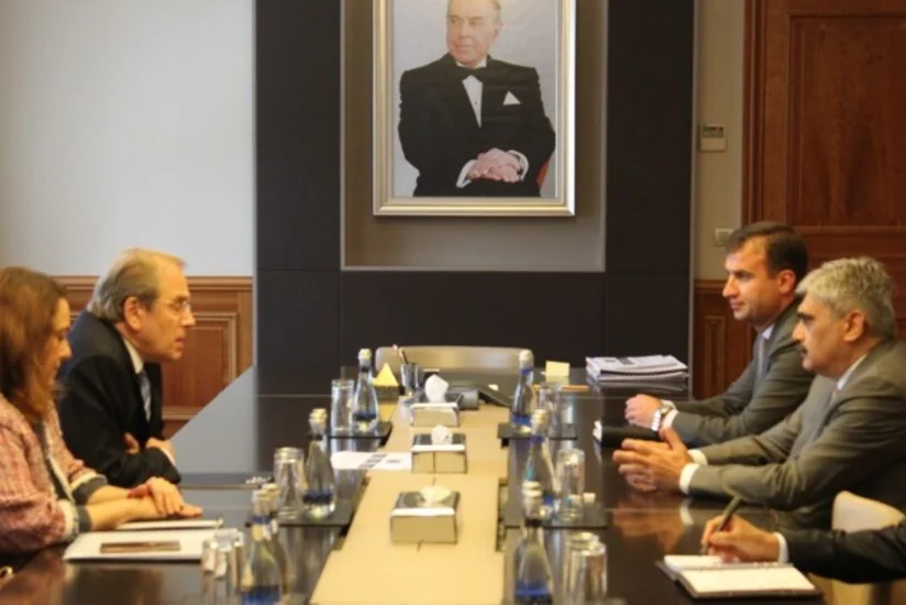 Maliyyə naziri Qara Dəniz Ticarət və İnkişaf Bankının prezidenti ilə görüşüb
