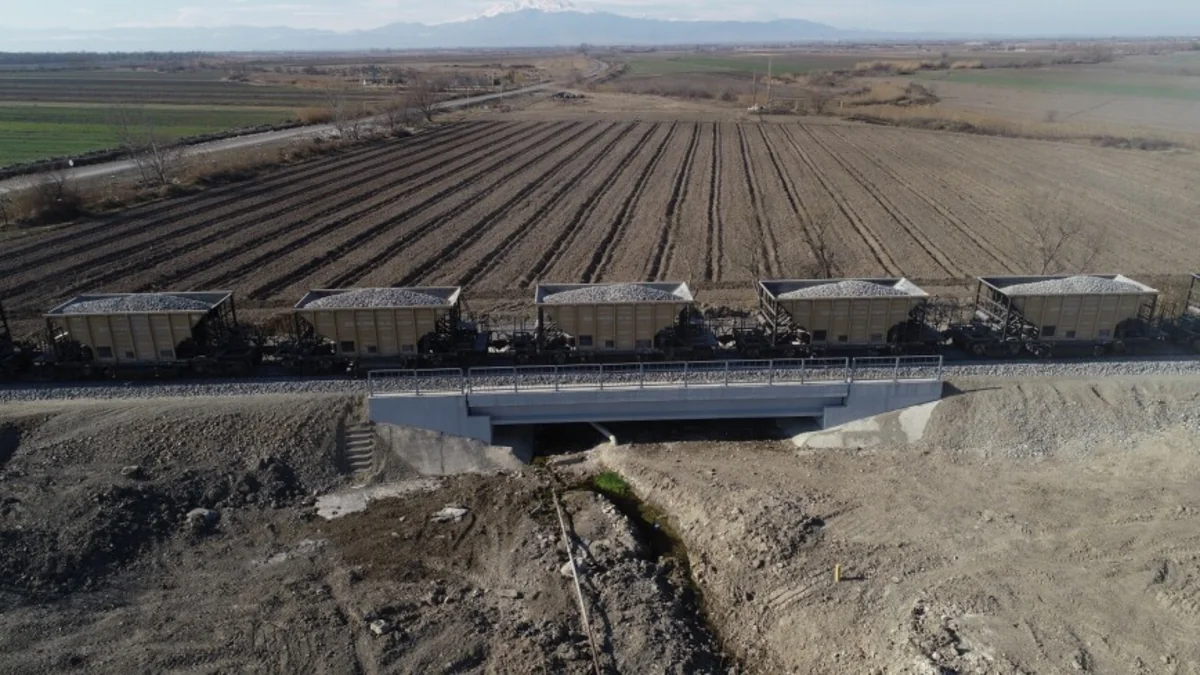Bərdə-Ağdam dəmir yolunda stansiyaların tikintisinə başlanılıb