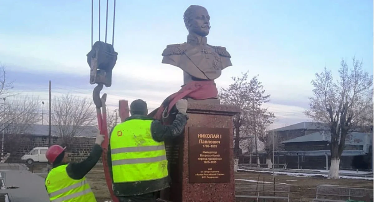 Ermənistanda rus çarına büst qoyuldu