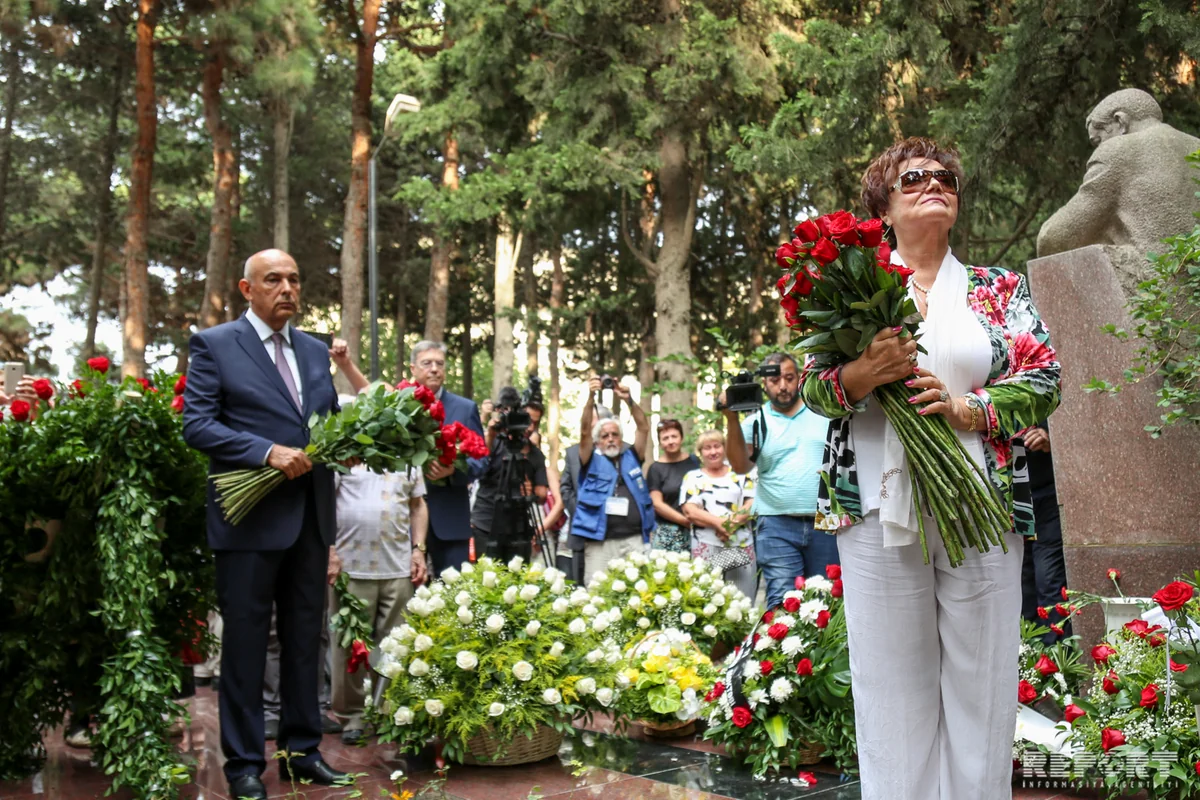 Müslüm Maqomayevin xatirəsi yad edilib