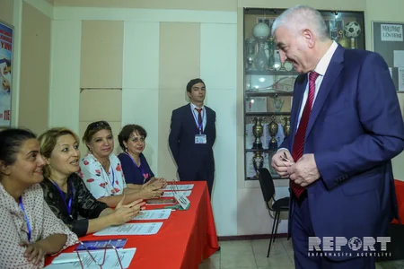 Məzahir Pənahov səs verib - FOTO
