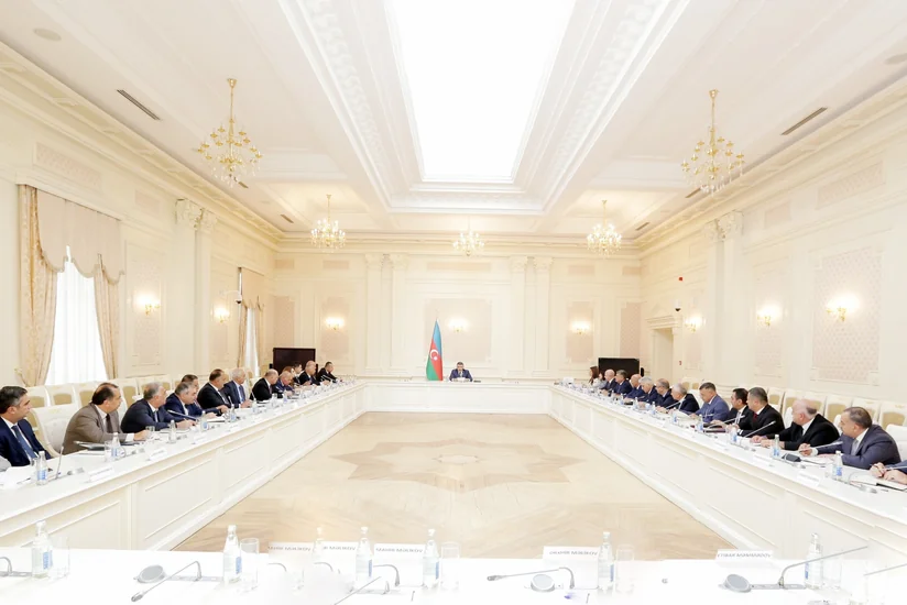 İnam Kərimov məhkəmə sədrləri ilə iclas keçirib