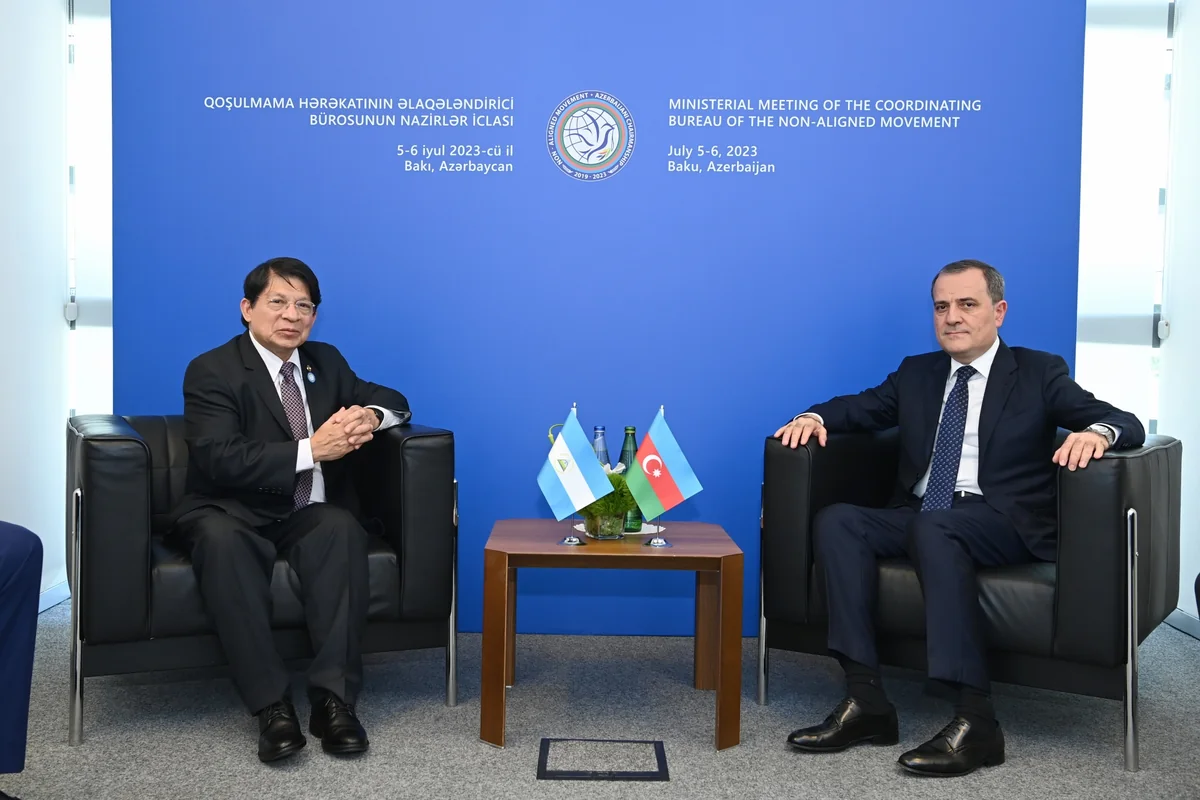 Ceyhun Bayramov nikaraqualı həmkarı ilə görüşüb