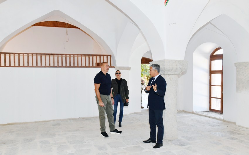 İlham Əliyev və Mehriban Əliyeva Şuşada Mehmandarovların malikanə kompleksindəki bərpa işləri ilə tanış olublar