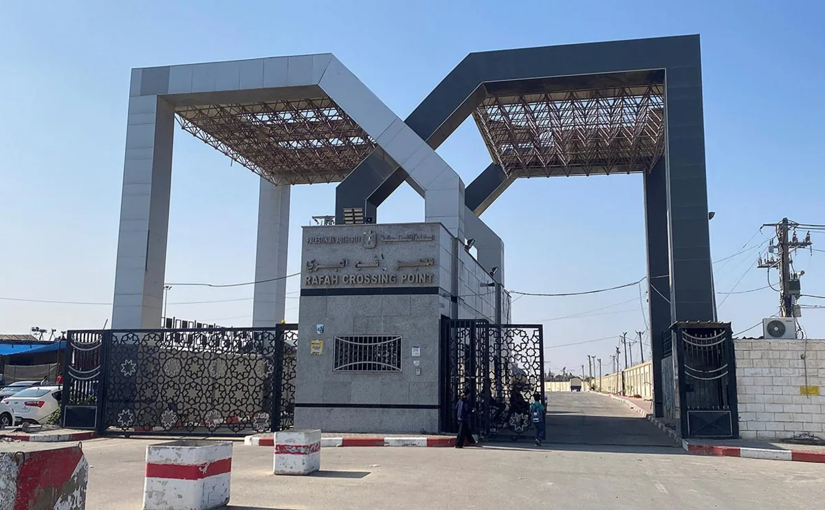 Israel and Egypt trade blame over closure of main Gaza crossing