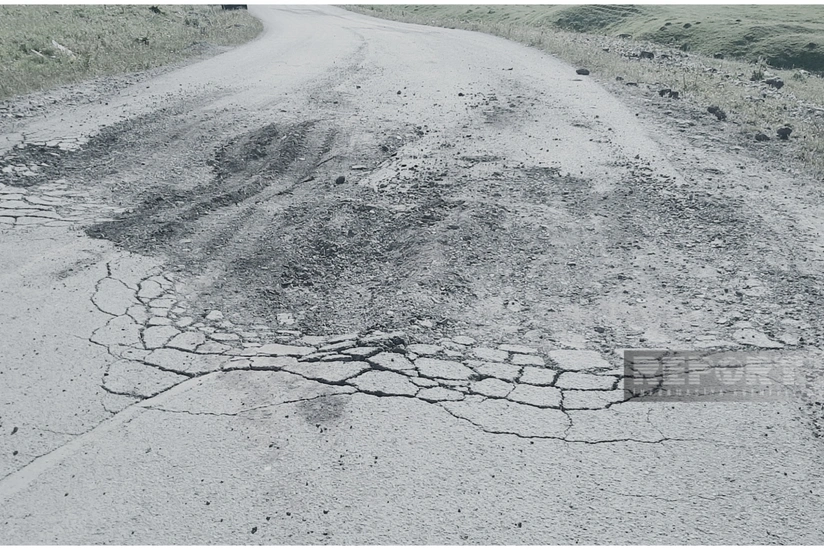 Daşkəsəndə dörd il əvvəl tikilən yol bərbad vəziyyətə düşüb