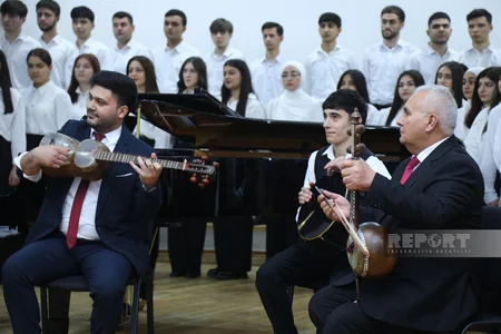 Karabakh University students present artistic composition to diplomats