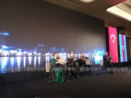İstanbulda Azərbaycanın Müstəqillik Günü münasibətilə təntənəli mərasim keçirilib